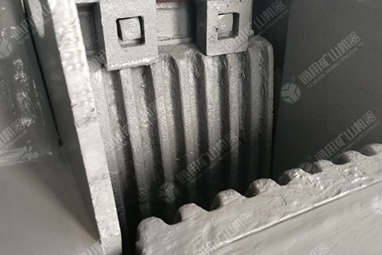 顎式破碎機鄂板